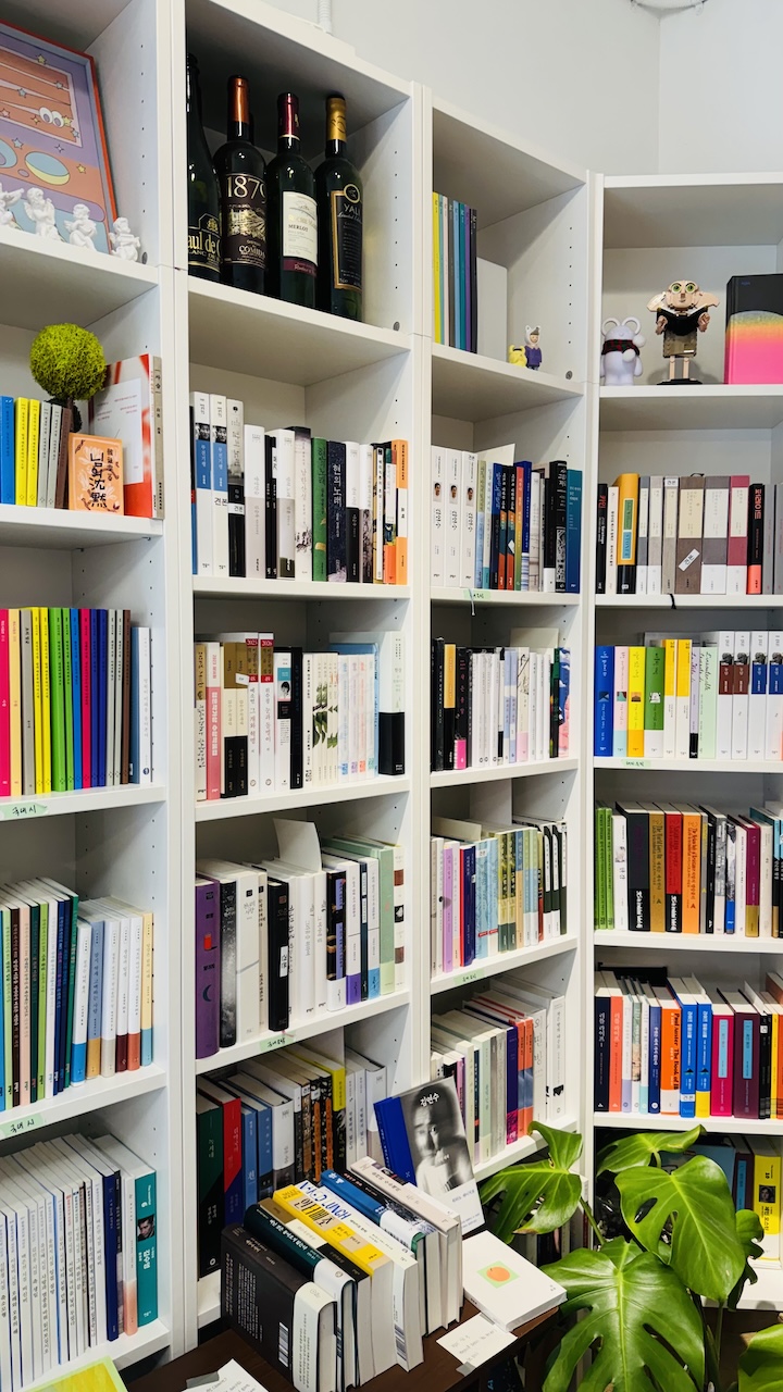 inside of 7book store 3